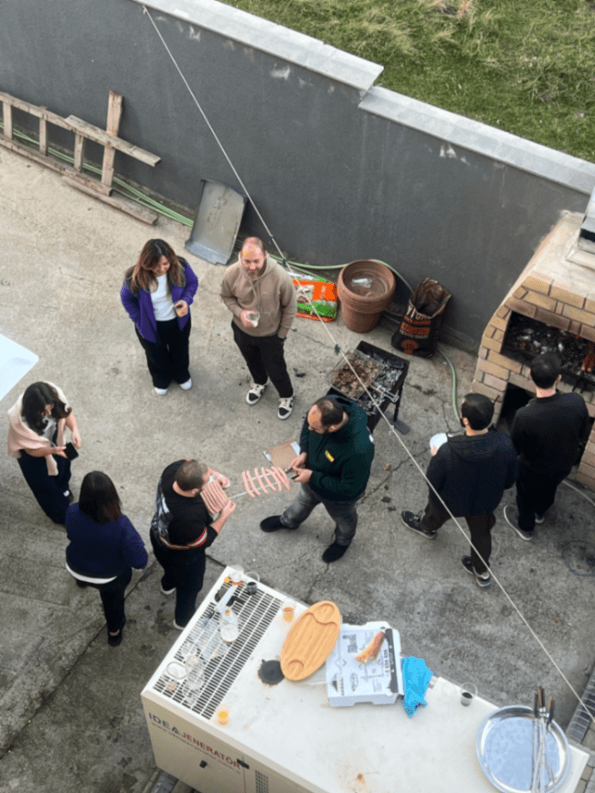 ვასოს სახლთან